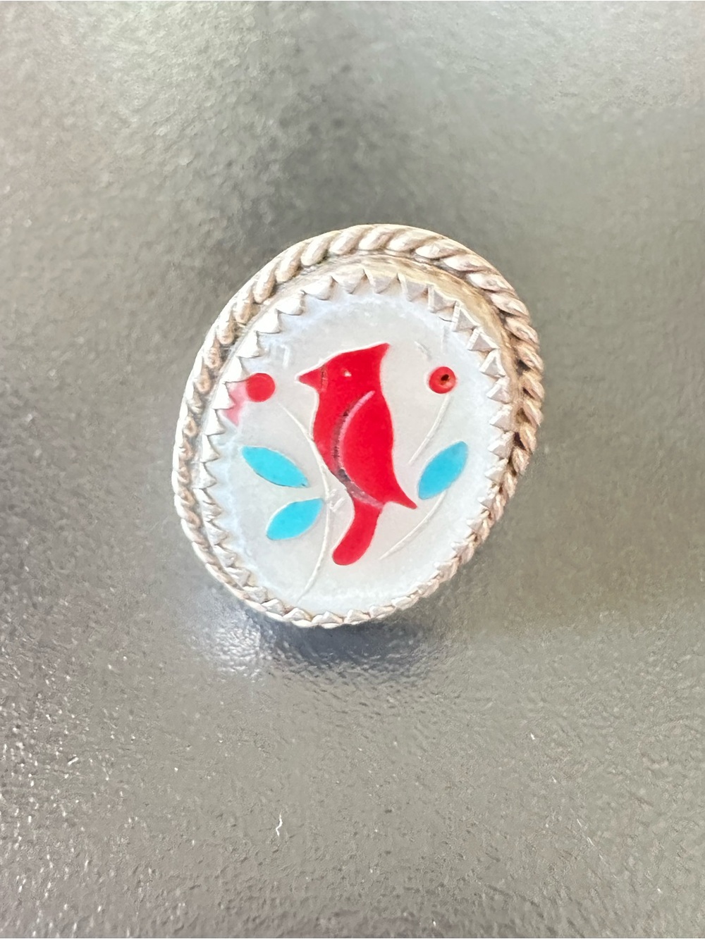 Vintage Zuni 925 sterling silver Cardinal Bird Mother of pearl Size 5 Ring